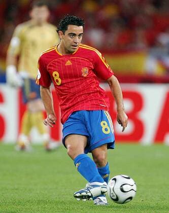 Xavi (Spanien) zieht ab Fußball WM Herren WM 2006, Länderspiel, Nationalteam, Gruppe H, Nationaltrikot, Spanien Einzelbild Stuttgart Dynamik, Fußball WM Herren WM 2006, Länderspiel, Nationalteam, Gruppe H, Nationaltrikot, Spanien Einzelbild Stuttgart Dynamik,
