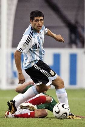 Juan Roman Riquelme (Argentinien) - Zweikampfsieger Fußball WM Herren WM 2006, Länderspiel, Nationalteam, Nationaltrikot, Achtelfinale, Argentinien - Mexiko Gruppe Leipzig Dynamik, Fußball WM Herren WM 2006, Länderspiel, Nationalteam, Nationaltrikot, Achtelfinale, Argentinien - Mexiko Gruppe Leipzig Dynamik,