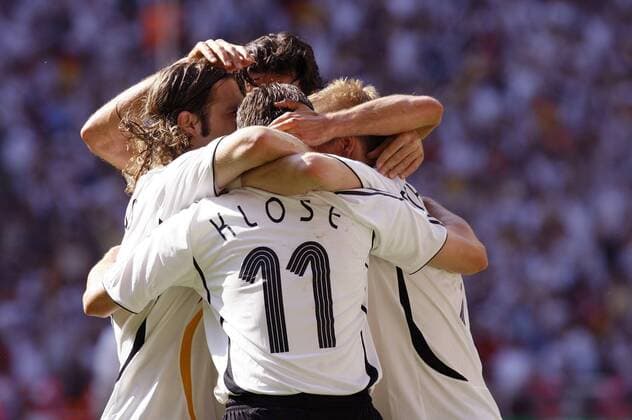 Torjubel Deutschland mit Torsten Frings (li.) und Miroslav Klose -  (pan14897) Fußball WM Herren WM 2006, Länderspiel, Nationalteam, Nationaltrikot, Achtelfinale Gruppe München Freude, Begeisterung, Fußball WM Herren WM 2006, Länderspiel, Nationalteam, Nationaltrikot, Achtelfinale Gruppe München Freude, Begeisterung,  