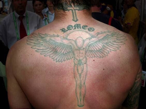 Auf dem Rücken von David Beckham (England) prangt ein Tattoo mit dem Namen seines Sohnes Romeo -  Fußball WM Herren WM 2006, Länderspiel, Nationalteam, Achtelfinale Einzelbild Stuttgart Fußball WM Herren WM 2006, Länderspiel, Nationalteam, Achtelfinale Einzelbild Stuttgart