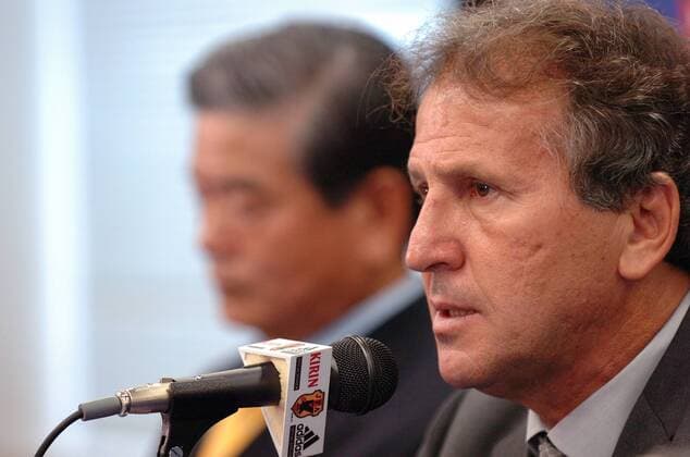 Zico (Brasilien) erklärt während einer Pressekonferenz in Tokio seinen Rücktritt als Trainer der japanischen Nationalmannschaft -  (TKP2006062605) Fußball Herren WM 2006, Nationalteam, PK, Pressetermin, Porträt Tokio Fußball Herren WM 2006, Nationalteam, PK, Pressetermin, Porträt Tokio