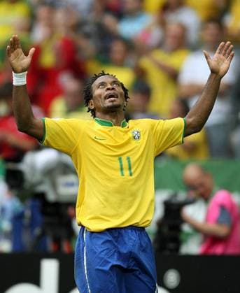 Ze Roberto (Brasilien) dankt beim Torjubel Gott -  Fußball WM Herren WM 2006, Länderspiel, Nationalteam, Nationaltrikot, Achtelfinale Einzelbild Dortmund Freude, Fußball WM Herren WM 2006, Länderspiel, Nationalteam, Nationaltrikot, Achtelfinale Einzelbild Dortmund Freude,