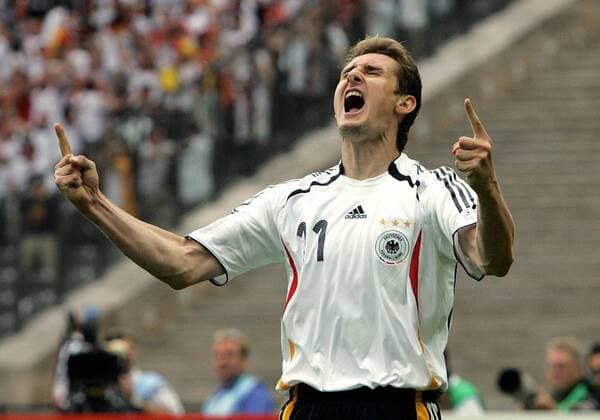 Miroslav Klose (Deutschland) - Torjubel Fußball WM Herren WM 2006, Länderspiel, Nationalteam, Viertelfinale, Nationaltrikot Einzelbild Berlin Begeisterung, Freude, Fußball WM Herren WM 2006, Länderspiel, Nationalteam, Viertelfinale, Nationaltrikot Einzelbild Berlin Begeisterung, Freude,
