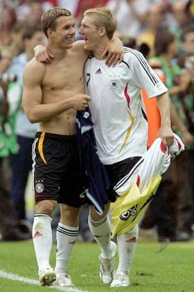 Lukas Podolski (li.) und Bastian Schweinsteiger (beide Deutschland) - Schlussjubel Fußball WM Herren WM 2006, Länderspiel, Nationalteam, Nationaltrikot, Viertelfinale Gruppe Berlin Harmonie Freude, Fußball WM Herren WM 2006, Länderspiel, Nationalteam, Nationaltrikot, Viertelfinale Gruppe Berlin Harmonie Freude,