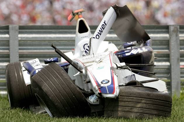 Der beschädigte Bolide von Nick Heidfeld (Deutschland BMW Sauber) Motorsport Grand Prix Herren Großer Preis der USA 2006, Formel 1 Weltmeisterschaft, F1, F, GP, WM, Einzelbild Indianapolis Motorsport Grand Prix Herren Großer Preis der USA 2006, Formel 1 Weltmeisterschaft, F1, F, GP, WM, Einzelbild Indianapolis