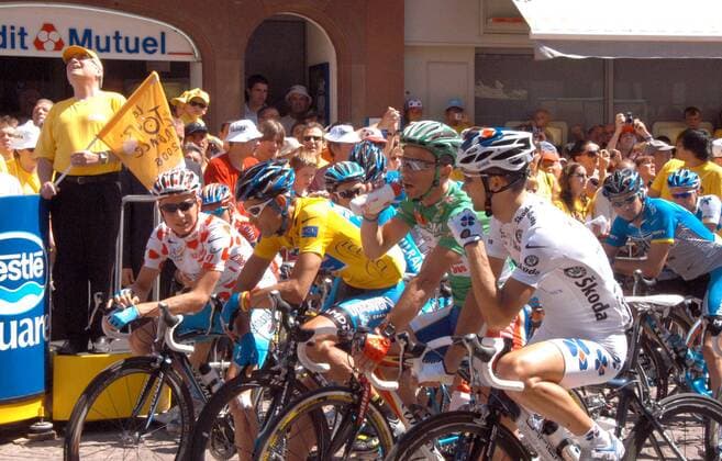Start 2. Etappe der Tour de France 2006 v.li.: Fabian Wegmann (Deutschland Gerolsteiner) im Bergtrikot, George Hincapie (USA Discovery Channel) in Gelb, Jimmy Casper (Frankreich Cofidis) in Grün und Benoit Vaugrenard ... - Radsport Herren Tour de France 2006, ProTour, Straßenradsport, Straße, Rad, Vdig Gruppe 2. Etappe: Obernai - Esch sur Alzette Radsport Herren Tour de France 2006, ProTour, Straßenradsport, Straße, Rad, Vdig Gruppe 2. Etappe: Obernai - Esch sur Alzette