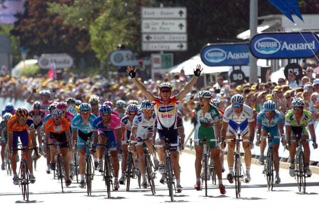 Robbie McEwen (Australien Davitamon Lotto, Mitte) gewinnt die 2. Etappe der Tour de France 2006 - Radsport Herren Tour de France 2006, ProTour, Straßenradsport, Straße, Rad, Vdig Totale 2. Etappe: Obernai - Esch sur Alzette Freude, Radsport Herren Tour de France 2006, ProTour, Straßenradsport, Straße, Rad, Vdig Totale 2. Etappe: Obernai - Esch sur Alzette Freude,