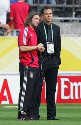 Torsten Frings (li.) und Teammanager Oliver Bierhoff (beide Deutschland) Fußball WM Herren WM 2006, Länderspiel, Nationalteam, Halbfinale Gruppe Dortmund Fußball WM Herren WM 2006, Länderspiel, Nationalteam, Halbfinale Gruppe Dortmund