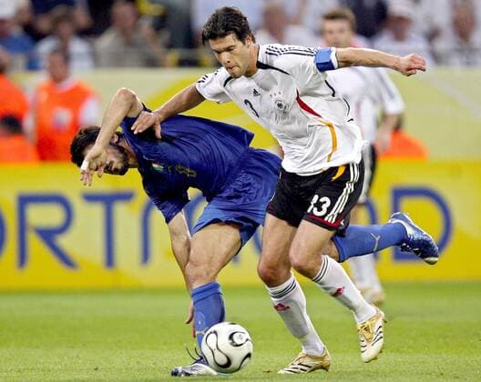 Michael Ballack (Deutschland, re.) gegen Gennaro Gattuso (Italien) -  Fußball WM Herren WM 2006, Länderspiel, Nationalteam, Halbfinale, Nationaltrikot Gruppe Dortmund Dynamik, Fußball WM Herren WM 2006, Länderspiel, Nationalteam, Halbfinale, Nationaltrikot Gruppe Dortmund Dynamik,