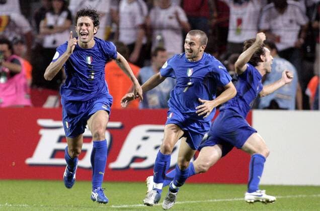 Torjubel Italien, v.li.: Fabio Grosso, Alessandro del Piero und Andrea Pirlo Fußball WM Herren WM 2006, Länderspiel, Nationalteam, Halbfinale, Nationaltrikot Gruppe Dortmund Freude, Begeisterung, Fußball WM Herren WM 2006, Länderspiel, Nationalteam, Halbfinale, Nationaltrikot Gruppe Dortmund Freude, Begeisterung,