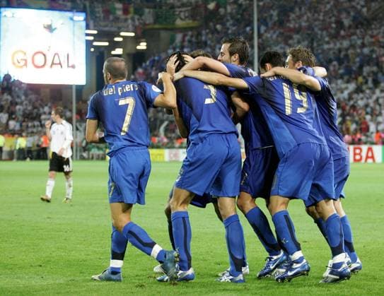 Torjubel Italien - Dabei Alessandro del Piero (li.) - Fußball WM Herren WM 2006, Länderspiel, Nationalteam, Nationaltrikot, Deutschland - Italien 0:2 n.V. Gruppe Halbfinale Dortmund Freude, Fußball WM Herren WM 2006, Länderspiel, Nationalteam, Nationaltrikot, Deutschland - Italien 0:2 n.V. Gruppe Halbfinale Dortmund Freude,