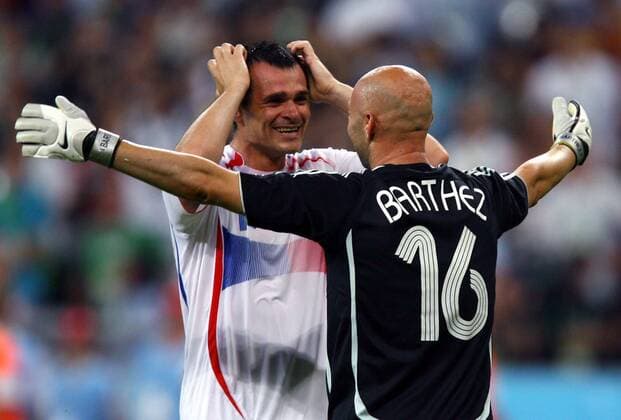 Willy Sagnol (li.) und Torwart Fabien Barthez (beide Frankreich) - Schlussjubel Fußball WM Herren WM 2006, Länderspiel, Nationalteam, Nationaltrikot, Halbfinale Gruppe München Freude, Begeisterung Fußball WM Herren WM 2006, Länderspiel, Nationalteam, Nationaltrikot, Halbfinale Gruppe München Freude, Begeisterung