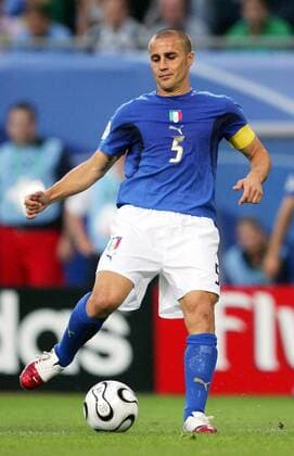 Fabio Cannavaro (Italien) am Ball -  Fußball WM Herren WM 2006, Länderspiel, Nationalteam, Viertelfinale, Nationaltrikot Einzelbild Hamburg Fußball WM Herren WM 2006, Länderspiel, Nationalteam, Viertelfinale, Nationaltrikot Einzelbild Hamburg