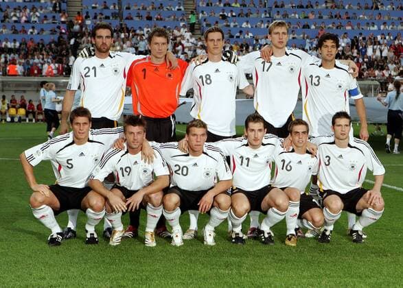 Mannschaftsbild Deutschland, hi.v.li.: Christoph Metzelder, Torwart Jens Lehmann, Tim Borowski, Per Mertesacker, Michael Ballack; vorn: Sebastian Kehl, Bernd Schneider, Lukas Podolski, Miroslav Klose, Philipp Lahm ... -  Fußball WM Herren WM 2006, Länderspiel, Nationalteam, Nationaltrikot, Halbfinale, Deutschland Totale Dortmund Fußball WM Herren WM 2006, Länderspiel, Nationalteam, Nationaltrikot, Halbfinale, Deutschland Totale Dortmund