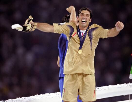 Torwart Gianluigi Buffon (Italien) - Siegesjubel Fußball Herren WM 2006, Länderspiel, Nationalteam, Nationaltrikot, Finale, Endspiel, Vdig Einzelbild Berlin Freude, Begeisterung, Fußball Herren WM 2006, Länderspiel, Nationalteam, Nationaltrikot, Finale, Endspiel, Vdig Einzelbild Berlin Freude, Begeisterung,
