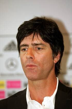 Joachim Löw (Deutschland), zukünftiger Bundestrainer der Nationalmannschaft Fußball Herren Pressekonferenz 2006, PK, Pressetermin, Deutscher Fußballbund Porträt Vorstellung, Präsentation, Pressetermin, Frankfurt M. Nachdenklichkeit, Fußball Herren Pressekonferenz 2006, PK, Pressetermin, Deutscher Fußballbund Porträt Vorstellung, Präsentation, Pressetermin, Frankfurt M. Nachdenklichkeit,