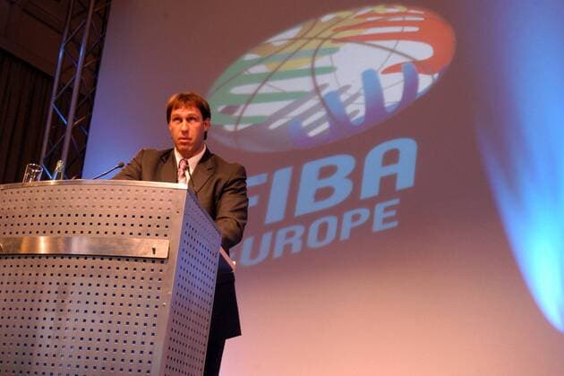 FIBA Mitglied und Basketballlegende Sarunas Marciulionis (Litauen) hält während der Generalversammlung eine Rede Basketball Herren FIBA Europe Generalversammlung 2006, Versammlung, Tagung, Konferenz, Einzelbild München Basketball Herren FIBA Europe Generalversammlung 2006, Versammlung, Tagung, Konferenz, Einzelbild München