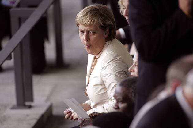 Bundeskanzlerin Angela Merkel (CDU Deutschland) erstaunt auf der Tribüne -  Fußball WM Herren WM 2006, Länderspiel, Nationalteam, Finale, Endspiel Einzelbild Berlin Fußball WM Herren WM 2006, Länderspiel, Nationalteam, Finale, Endspiel Einzelbild Berlin
