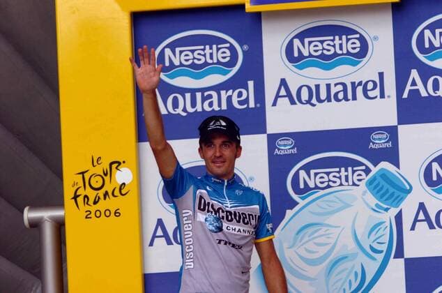 Yaroslav Popovych (Ukraine Discovery Channel) bejubelt den Gewinn der 12. Etappe der Tour de France 2006 - Radsport Herren Tour de France 2006, ProTour, Straßenradsport, Straße, Rad, Podest Einzelbild 12. Etappe: Luchon - Carcassonne Freude, Radsport Herren Tour de France 2006, ProTour, Straßenradsport, Straße, Rad, Podest Einzelbild 12. Etappe: Luchon - Carcassonne Freude,