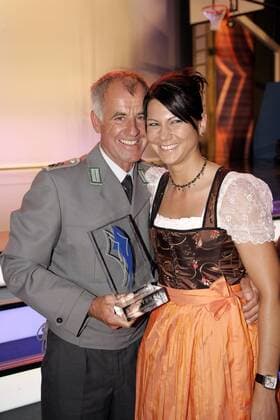 Fritz Fischer (Deutschland) freut sich mit Lebensgefährtin Johanna Huber über seinen Bayerischen Sportpreis 2006 in der Kategorie: Botschafter des Bayerischen Sports Biathlon Herren Bayerischer Sportpreis 2006, Bayrischer, Preisverleihung, Ehrung, Auszeichnung Gruppe München Sportlerehrung, Sportlerauszeichnung Biathlon Herren Bayerischer Sportpreis 2006, Bayrischer, Preisverleihung, Ehrung, Auszeichnung Gruppe München Sportlerehrung, Sportlerauszeichnung