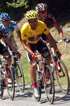 Oscar Pereiro (Spanien Caisse d Epargne - Illes Balears) im gelben Trikot - Radsport Herren 93. Tour de France, ProTour, Straßenradsport, Straße, Rad, Einzelbild 2006 17. Etappe: Saint Jean de Maurienne - Morzine Radsport Herren 93. Tour de France, ProTour, Straßenradsport, Straße, Rad, Einzelbild 2006 17. Etappe: Saint Jean de Maurienne - Morzine