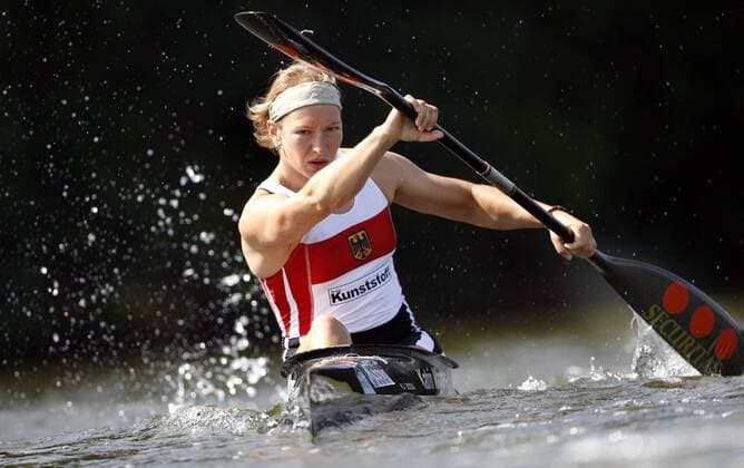 Katrin Wagner Augustin (Deutschland) Kanu Damen Kanusport 2006, Nationaltrikot, Nationalteam, Shooting, Fotoshooting, Fototermin Einzelbild Kienbaum Kanu Damen Kanusport 2006, Nationaltrikot, Nationalteam, Shooting, Fotoshooting, Fototermin Einzelbild Kienbaum