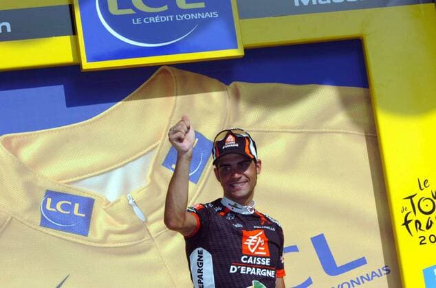 Oscar Pereiro Sio (Spanien Caisse D Epargne - Iles Balears) wird als Gesamtführender geehrt - Radsport Herren 93. Tour de France 2006, ProTour, Straßenradsport, Straße, Rad, Einzelbild 18. Etappe: Morzine - Macon Freude, Radsport Herren 93. Tour de France 2006, ProTour, Straßenradsport, Straße, Rad, Einzelbild 18. Etappe: Morzine - Macon Freude,