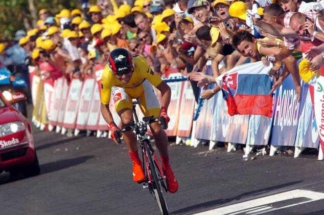 Oscar Pereiro Sio (Spanien Caisse d Epargne - Illes Balears) - Zielankunft - Radsport Herren 93. Tour de France, ProTour, Straßenradsport, Straße, Rad, Zeitfahren, Einzelzeitfahren Einzelbild 2006 19. Etappe: Le Creusot - Montceau les Mines Radsport Herren 93. Tour de France, ProTour, Straßenradsport, Straße, Rad, Zeitfahren, Einzelzeitfahren Einzelbild 2006 19. Etappe: Le Creusot - Montceau les Mines