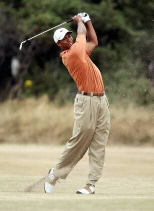 Eldrick Tiger Woods (USA) - Schlag vom Fairway -  (LON2006072224) Golf Herren British Open Championship 2006, PGA Tour, Einzelbild Hoylake Golf Herren British Open Championship 2006, PGA Tour, Einzelbild Hoylake