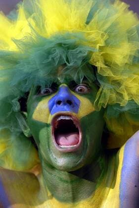Fassungsloser brasilianischer Fan nach dem Ausscheiden im Viertelfinale Fußball WM Herren WM 2006, Länderspiel, Nationalteam, Viertelfinale, Gesichtsbemalung, Bemalung, bemalt, Porträt Blick, Schock, schockiert, Aus, Frankfurt M. Enttäuschung, Verzweiflung, Fußball WM Herren WM 2006, Länderspiel, Nationalteam, Viertelfinale, Gesichtsbemalung, Bemalung, bemalt, Porträt Blick, Schock, schockiert, Aus, Frankfurt M. Enttäuschung, Verzweiflung,