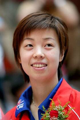 Zhang Yining (China) gut gelaunt anläßlich einer Benefizveranstaltung -  Tischtennis Damen Charity 2006, Wohltätigkeit, Benefiz Porträt Peking Beijing Tischtennis Damen Charity 2006, Wohltätigkeit, Benefiz Porträt Peking Beijing