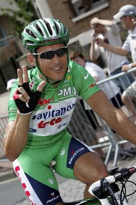 Robbie McEwen (Australien Davitamon Lotto) zeigt an das er das grüne Trikot zum dritten Mal gewonnen hat -  Radsport Herren Tour de France 2006 ProTour Straße Rad Straßenradsport Einzelbild Robby Mc Ewen Mac MacEwen 20. Etappe: Sceaux Antony - Paris Freude, Radsport Herren Tour de France 2006 ProTour Straße Rad Straßenradsport Einzelbild Robby Mc Ewen Mac MacEwen 20. Etappe: Sceaux Antony - Paris Freude,