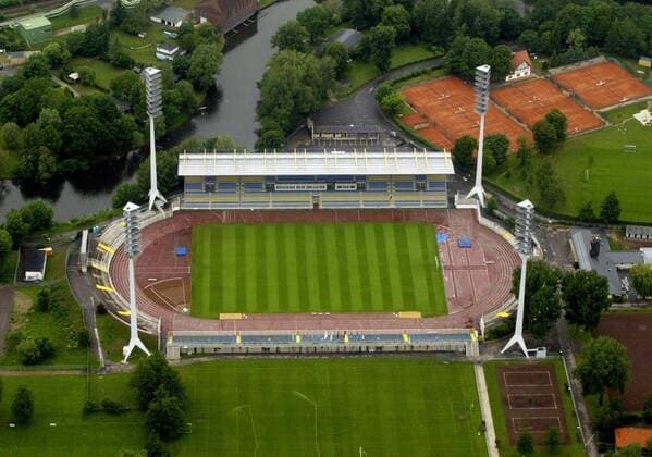 Luftaufnahme des Ernst Abbe Stadions, Heimspielstätte des FC Carl Zeiss Jena Fußball Herren Regionalliga Nord 2004 2005, 3. Liga, FC Carl Zeiss Jena Totale Ernst Abbe Sportfeld Jena Fußball Herren Regionalliga Nord 2004 2005, 3. Liga, FC Carl Zeiss Jena Totale Ernst Abbe Sportfeld Jena