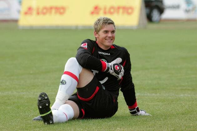 Torwart Morten Jensen (Hannover) - Stretching Fußball 1. BL Herren Lotto City Cup 2006, Hannover 96, Saisonvorbereitung, Vorbereitung, Test, Testspiel Einzelbild Hildesheim Fußball 1. BL Herren Lotto City Cup 2006, Hannover 96, Saisonvorbereitung, Vorbereitung, Test, Testspiel Einzelbild Hildesheim