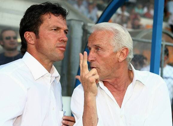 Teamchef Giovanni Trapattoni (re.) im Gespräch mit Trainer Lothar Matthäus (beide Salzburg) Fußball EC 1 Herren Champions League Qualifikation 2006 2007, SV Red Bull Salzburg, Redbull, TMobileBundesliga Gruppe Zürich Fußball EC 1 Herren Champions League Qualifikation 2006 2007, SV Red Bull Salzburg, Redbull, TMobileBundesliga Gruppe Zürich