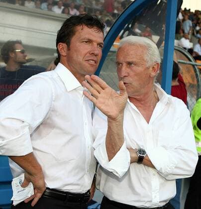 Teamchef Giovanni Trapattoni (re.) im Gespräch mit Trainer Lothar Matthäus (beide Salzburg) Fußball EC 1 Herren Champions League Qualifikation 2006 2007, SV Red Bull Salzburg, Redbull, TMobileBundesliga Gruppe Zürich Fußball EC 1 Herren Champions League Qualifikation 2006 2007, SV Red Bull Salzburg, Redbull, TMobileBundesliga Gruppe Zürich