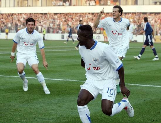 Torjubel FC Zürich - Torschütze Alhassane Keita (Mitte) jubelt mit Blerim Dzemaili (li.) und Xavier Margairaz Fußball EC 1 Herren Champions League Qualifikation 2006 2007, Gruppe Zürich Freude, Fußball EC 1 Herren Champions League Qualifikation 2006 2007, Gruppe Zürich Freude,