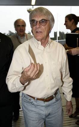 F1 Chef Bernie Ecclestone (England) bei der Hugo Boss Fashion Show in Hockenheim Motorsport Herren Hugo Boss Fashion Show 2006, Formel 1, F1, F Einzelbild Hockenheim Motorsport Herren Hugo Boss Fashion Show 2006, Formel 1, F1, F Einzelbild Hockenheim