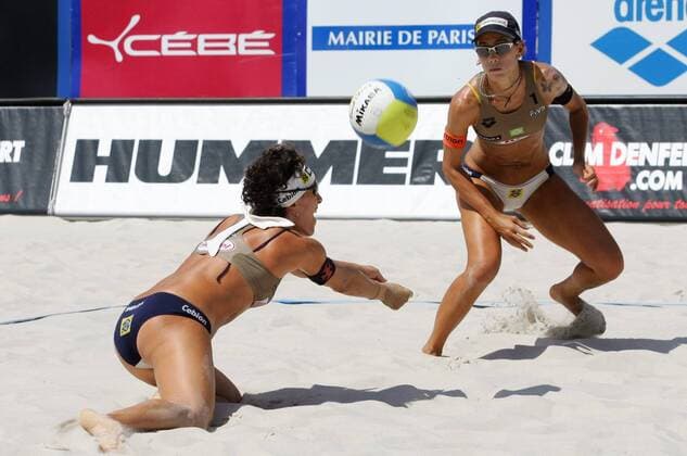 Shelda Kelly Bruno Bede (li.) - Ballannahme neben Adriana Behar (beide Brasilien) -  (pan15378) Beachvolleyball Damen Swatch FIVB World Tour 2006, WorldTour, Beach Gruppe Paris Dynamik, Beachvolleyball Damen Swatch FIVB World Tour 2006, WorldTour, Beach Gruppe Paris Dynamik,  