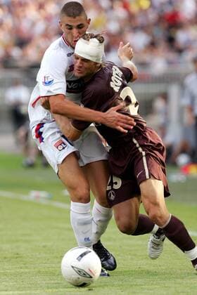 Karim Benzema (li., Lyon) gegen Jerome Rothen (Paris St. Germain) - (pan15389) Fußball Herren Trophee des Champions 2006, Olympique Lyonnais - Paris Saint Germain 5:4 n.E., OL, PSG, Vdig Gruppe Lyon Dynamik, Fußball Herren Trophee des Champions 2006, Olympique Lyonnais - Paris Saint Germain 5:4 n.E., OL, PSG, Vdig Gruppe Lyon Dynamik,