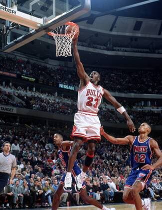 Michael Jordan (Chicago Bulls) - Korbleger, re. P.J. Brown (New Jersey Nets) - (Icon9590104) Basketball Herren NBA 1996 1997 Gruppe Aufnahmedatum geschätzt Chicago Dynamik, Basketball Herren NBA 1996 1997 Gruppe Aufnahmedatum geschätzt Chicago Dynamik, EDITORIAL USE ONLY