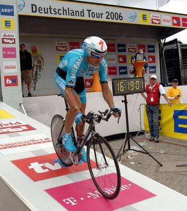 Erik Zabel (Deutschland Milram) - Start Radsport Herren Deutschland Tour 2006, Deutschlandtour, ProTour, Straßenradsport, Straße, Rad Einzelbild Prolog: Düsseldorf Radsport Herren Deutschland Tour 2006, Deutschlandtour, ProTour, Straßenradsport, Straße, Rad Einzelbild Prolog: Düsseldorf