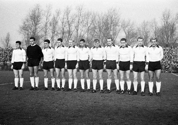 Mannschaftsbild Borussia Neunkirchen v.li.: Hans Schreier, Torwart Horst Kirsch, Paul Pidancet, Achim Melcher, Guenter Schroeder, Dieter Schock, Dieter Harig, Guenter Kuntz, Erich Leist, Erwin Glod und Elmar May Fußball 1. BL Herren Saison 1964 1965, Vneg, Vsw Totale Fußball 1. BL Herren Saison 1964 1965, Vneg, Vsw Totale