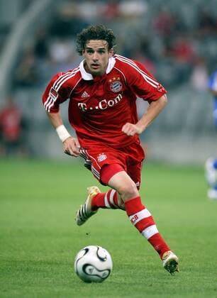 Owen Hargreaves (Bayern) am Ball Fußball 1. BL Herren Ligapokal 2006 2007, Ligacup, Liga Pokal, Cup, Halbfinale, FC Bayern München Einzelbild München Dynamik, Fußball 1. BL Herren Ligapokal 2006 2007, Ligacup, Liga Pokal, Cup, Halbfinale, FC Bayern München Einzelbild München Dynamik,