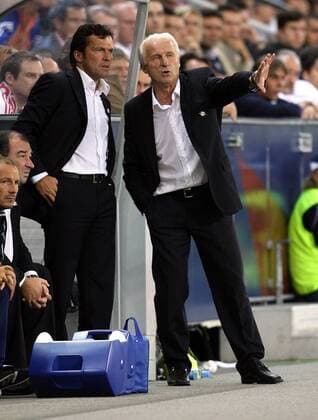 Teamchef Giovanni Trapattoni (re.) im Gespräch mit Trainer Lothar Matthäus (beide Red Bull Salzburg) Fußball EC 1 Herren Champions League Qualifikation 2006 2007, SV Red Bull Salzburg, RedBull, TMobileBundesliga Gruppe Salzburg Fußball EC 1 Herren Champions League Qualifikation 2006 2007, SV Red Bull Salzburg, RedBull, TMobileBundesliga Gruppe Salzburg