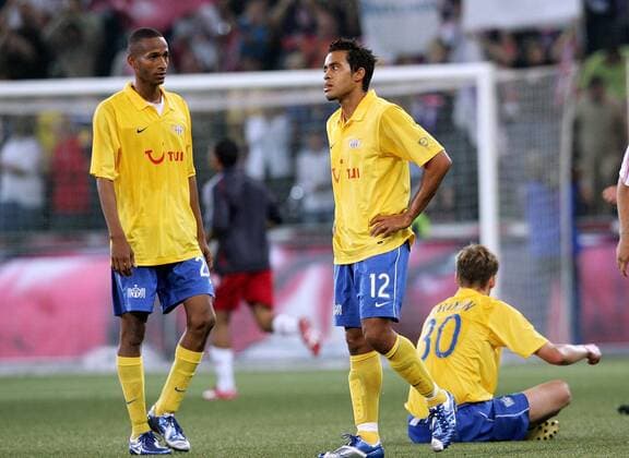 Alexandre Alphonse (re.) und Cesar (li., beide FC Zürich) enttäuscht Fußball EC 1 Herren Champions League Qualifikation 2006 2007, FC Zürich Gruppe Salzburg Enttäuschung, Fußball EC 1 Herren Champions League Qualifikation 2006 2007, FC Zürich Gruppe Salzburg Enttäuschung,