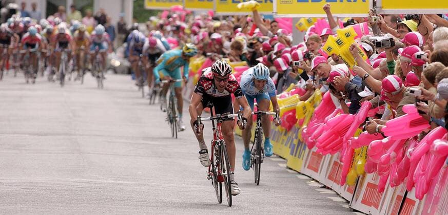 Jens Voigt (Deutschland CSC) gewinnt die 2. Etappe der Deutschland Tour vor Davide Rebellin (Italien Gerolsteiner) - sehr zu Freuden der T Mobile Fans ist heute irgendwie alles deutsch Radsport Herren Deutschland Tour 2006, Deutschlandtour, ProTour, Straßenradsport, Straße, Rad, Vdig Totale 2. Etappe: Minden - Goslar Radsport Herren Deutschland Tour 2006, Deutschlandtour, ProTour, Straßenradsport, Straße, Rad, Vdig Totale 2. Etappe: Minden - Goslar