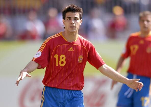Cesc Fabregas (Spanien) lauert Fußball WM Herren WM 2006, Länderspiel, Nationalteam, Gruppe H, Nationaltrikot Einzelbild Kaiserslautern Fußball WM Herren WM 2006, Länderspiel, Nationalteam, Gruppe H, Nationaltrikot Einzelbild Kaiserslautern