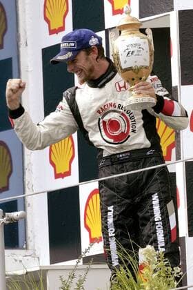 Jenson Button (England Honda) jubelt über den Sieg beim Großen Preis von Ungarn 2006 Motorsport Grand Prix Herren Großer Preis von Ungarn 2006, Formel 1 Weltmeisterschaft, F1, F, GP, WM Einzelbild Hungaroring Budapest Freude, Motorsport Grand Prix Herren Großer Preis von Ungarn 2006, Formel 1 Weltmeisterschaft, F1, F, GP, WM Einzelbild Hungaroring Budapest Freude,