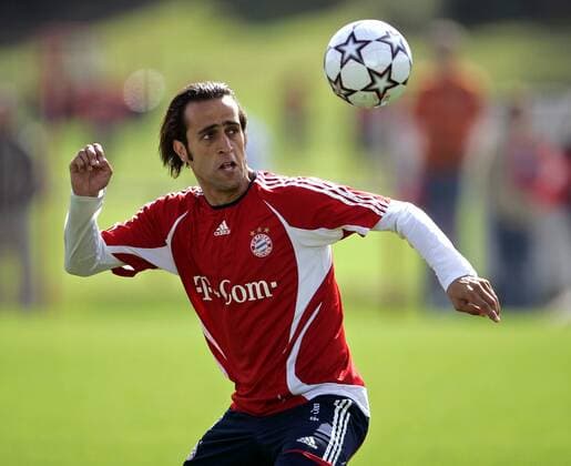 Ali Karimi (Bayern) fixiert den Ball Fußball 1. BL Herren Saison 2006 2007, Saisonvorbereitung, Vorbereitung, Training, FC Bayern München Einzelbild München Dynamik, Fußball 1. BL Herren Saison 2006 2007, Saisonvorbereitung, Vorbereitung, Training, FC Bayern München Einzelbild München Dynamik,